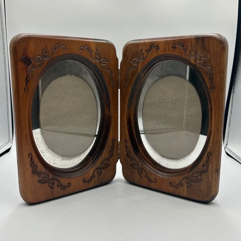 The Woodsmen Inc Vintage Wood Double Folding Picture Frame Oval Carved R-AA